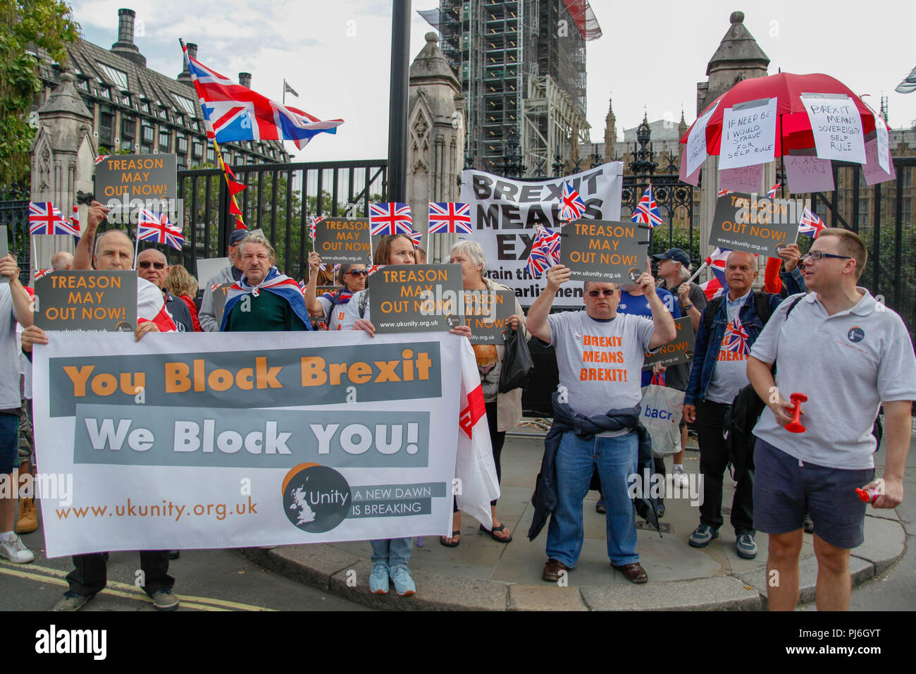 Londra, Regno Unito. 5° settembre 2018. Pro-Brexit sostenitori al di fuori del Parlamento Credito: Alex Cavendish/Alamy Live News Foto Stock
