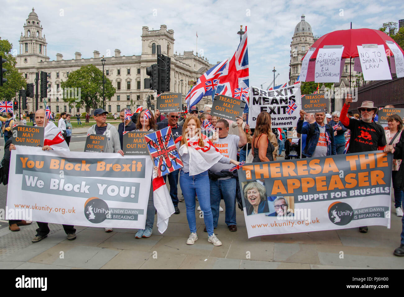 Londra, Regno Unito. 5° settembre 2018. Pro-Brexit sostenitori al di fuori del Parlamento Credito: Alex Cavendish/Alamy Live News Foto Stock