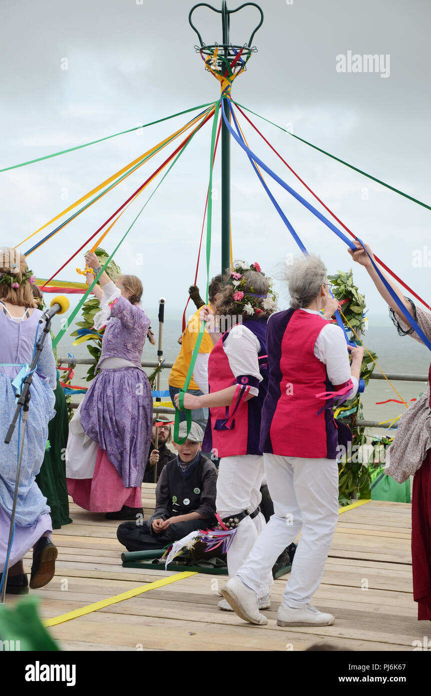 Maypole dancing, Jack-nel-festival verdi Hastings Regno Unito Foto Stock