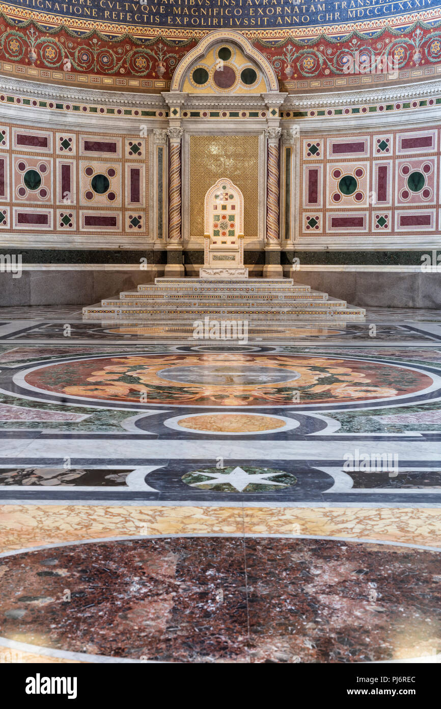 Cattedra papale, ARCIBASILICA DI SAN GIOVANNI IN LATERANO interno, San Giovanni in Laterano, Roma, lazio, Italy Foto Stock