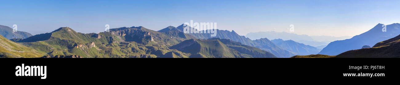 Vista panoramica della Edelweissspitze punto di visualizzazione sul lato sinistro, in Alti Tauri parco nazionale nel Tirolo Orientale, Austria Foto Stock