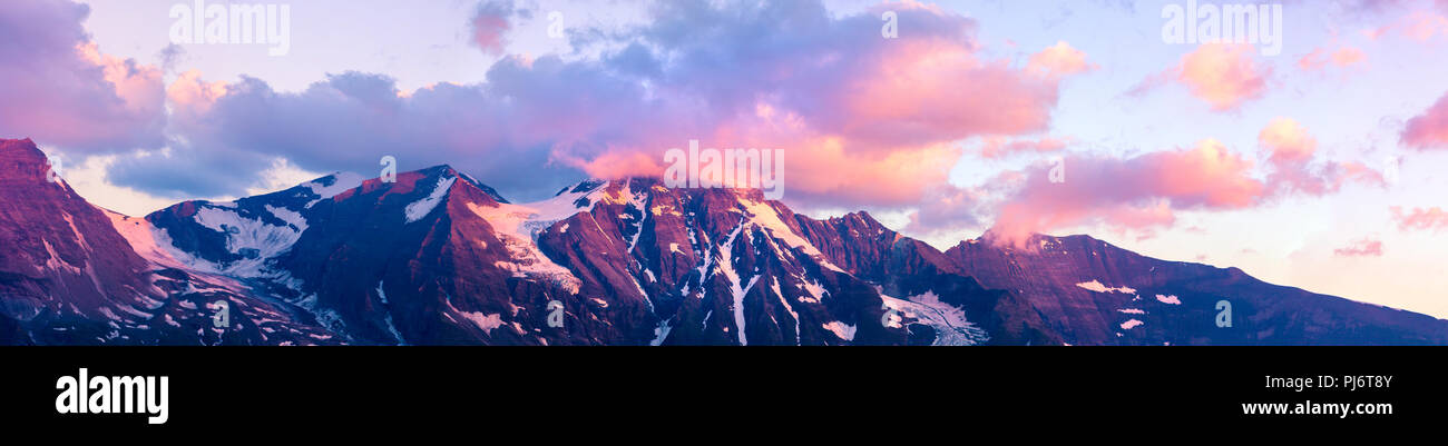 Il 3570 metri alto picco della montagna Wiesbachhorn con colori tenui in mattinata Foto Stock