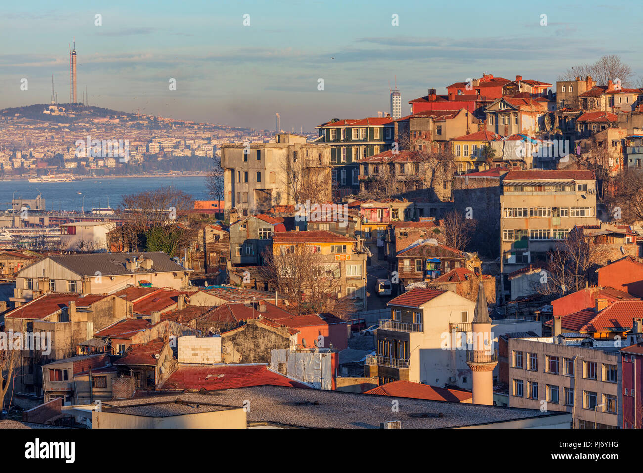 Case vintage, cityscape, harbourside Eminonu, Istanbul, Turchia Foto Stock