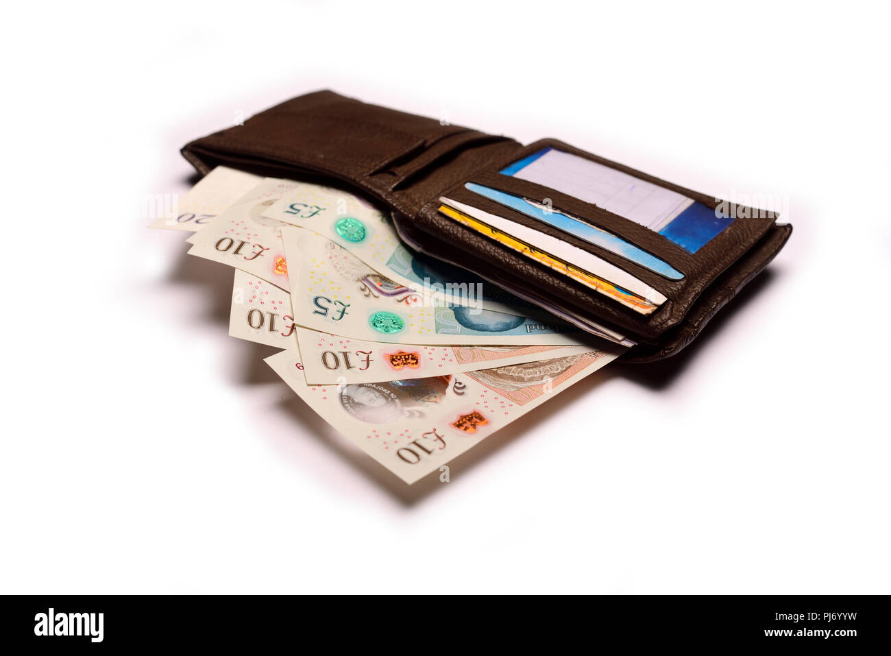 Valuta britannica sterlina in portafoglio su sfondo bianco Foto Stock