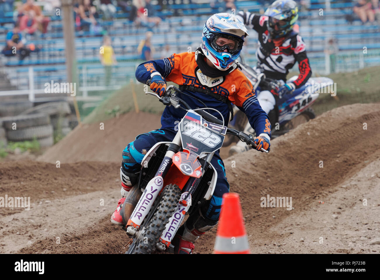 San Pietroburgo, Russia - 2 Settembre 2018: atleti competere nel terzo stadio di russo di Supercross campionato. Questa fase viene trattenuto sul motore racing Foto Stock