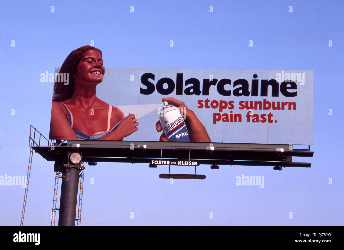 Solarcaine scottature spray billboard in Los Angeles, CA circa settanta Foto Stock