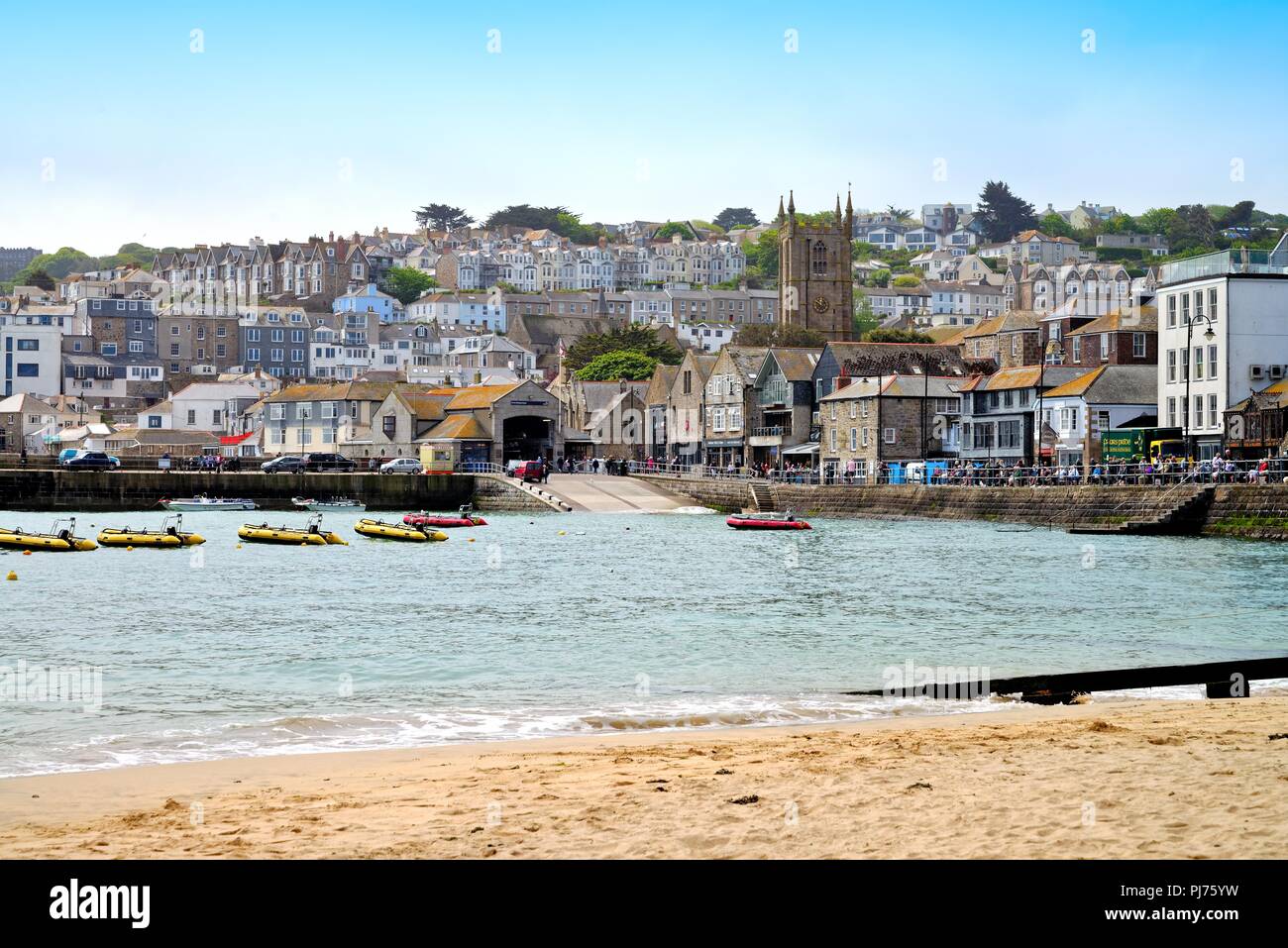 Il lungomare e il porto su una giornata d'estate, St.Ives Cornwall Inghilterra REGNO UNITO Foto Stock