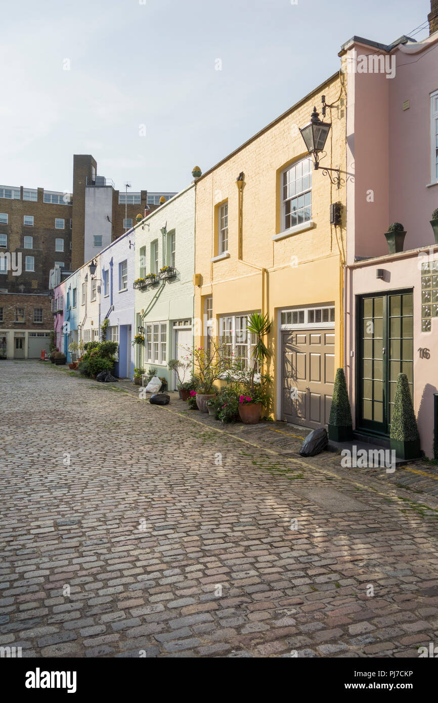 Mews case sul condotto Mews, Paddington, Londra W2, Regno Unito Foto Stock