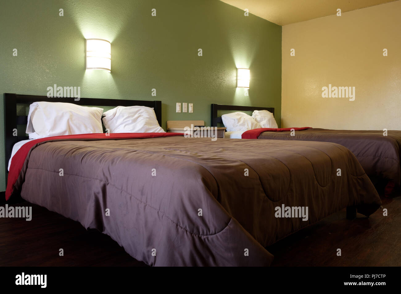 Camera doppia standard letti camera hotel Foto Stock