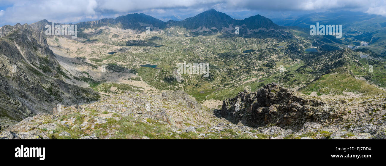 Vista panoramica dal picco nel circuito Montmalus, Andorra Foto Stock