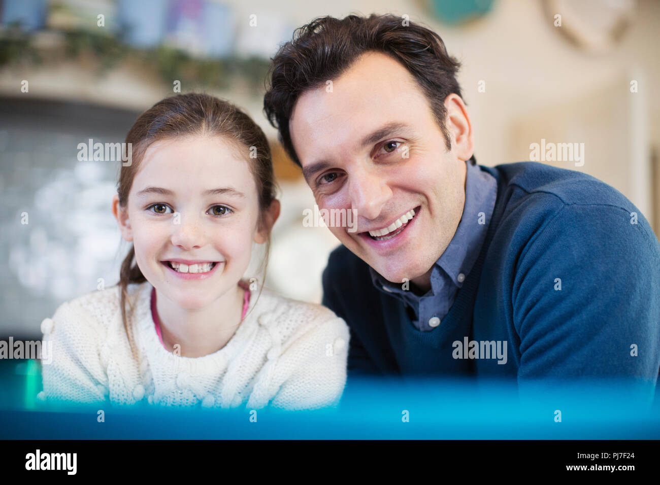 Ritratto sorridente padre e figlia Foto Stock