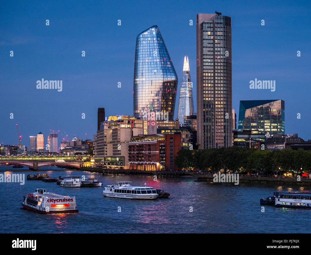 London Southbank Skyline - skyline di South Bank che include la torre OXO, la South Bank Tower, un Blackfriars, noto anche come Vase o Boomerang, e lo Shard Foto Stock