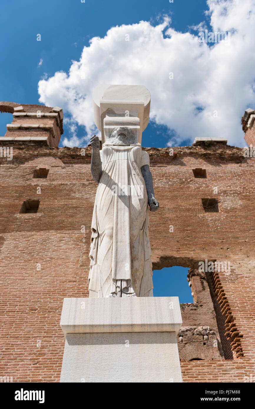 La dea Sekhmet, una dea egizia. In parte ricostruito. Foto Stock