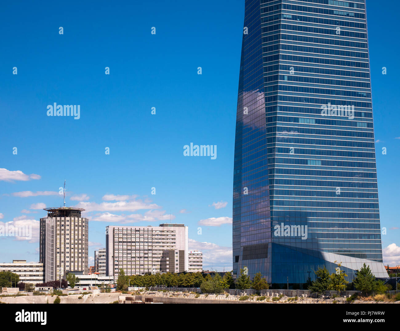 Torre Espacio y Hospital de La Paz. Cuatro Torres Business Area (CTBA). Madrid. España Foto Stock