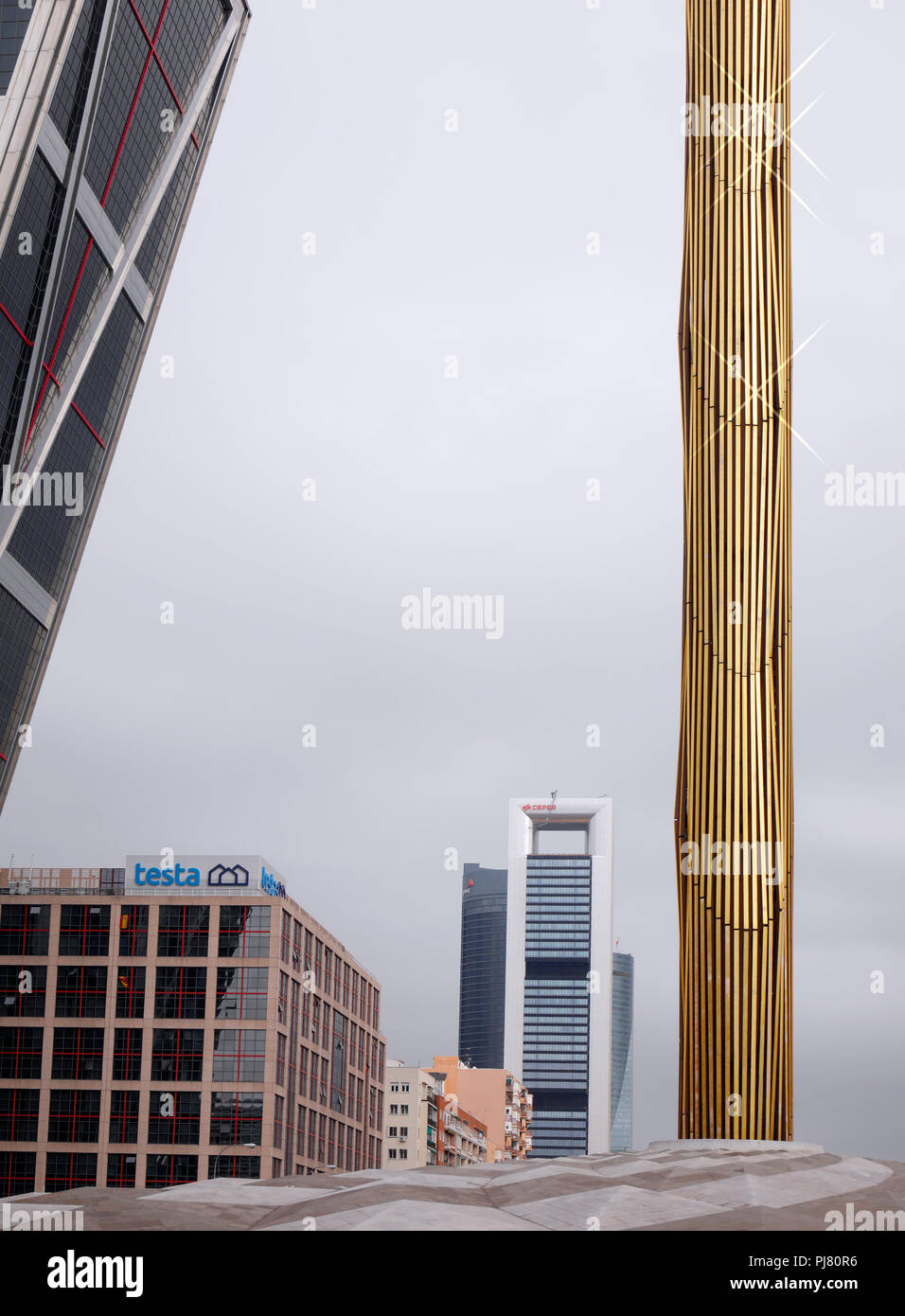 Puerta de Europa en Plaza de Castilla. Madrid. España Foto Stock