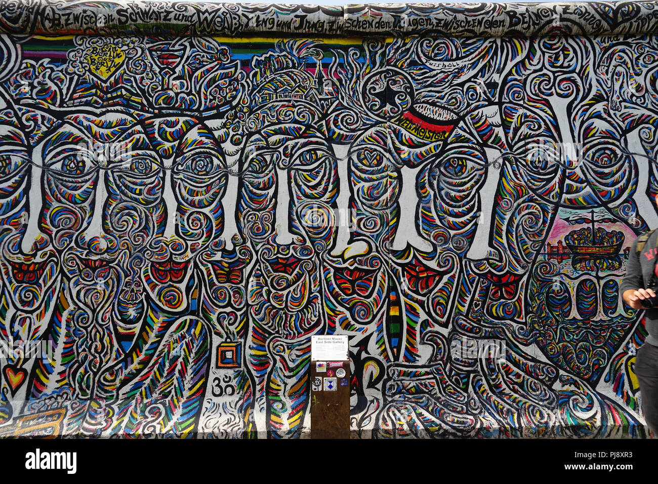 La Eastside Gallery di Berlino Friedrichshain-Kreuzberg, patrimonio-distintivo protetto, muro di Berlino, Germania Foto Stock