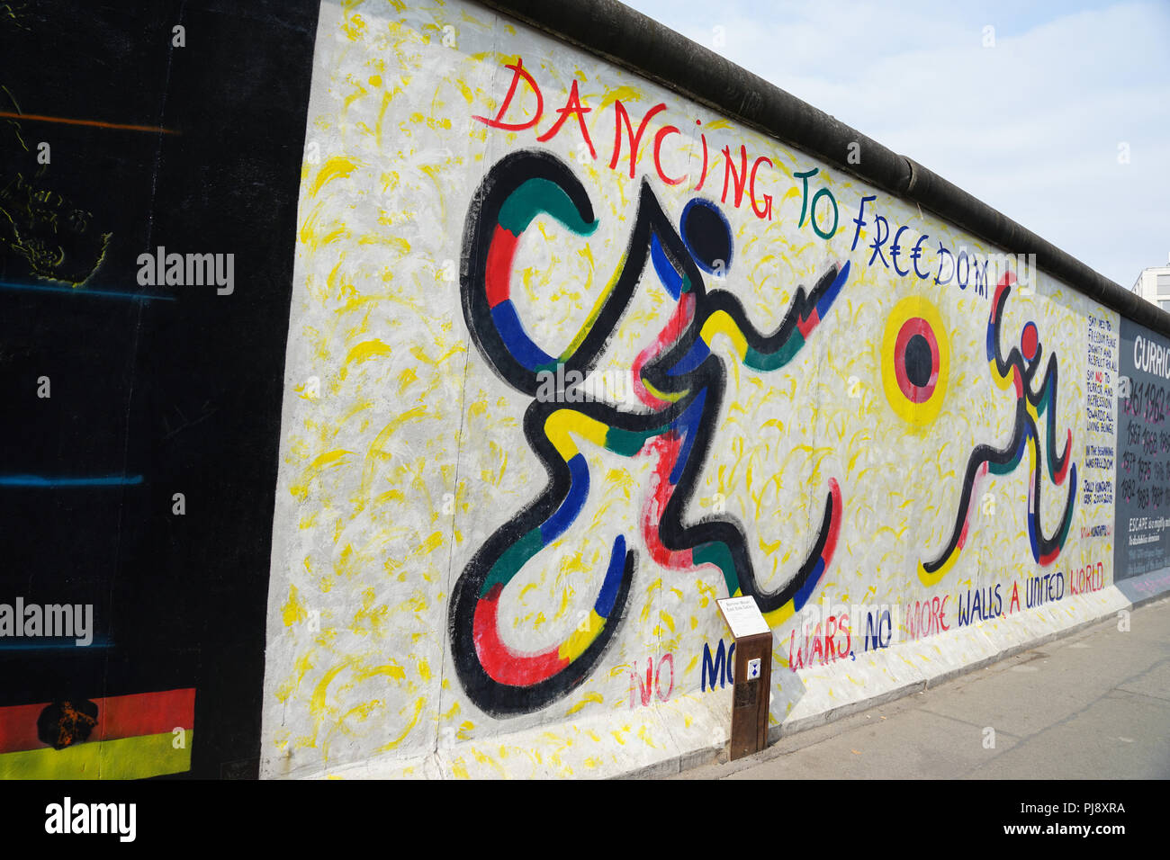 Danza per la libertà, l'arte, la Eastside Gallery di Berlino Friedrichshain-Kreuzberg, patrimonio-distintivo protetto, muro di Berlino, Germania Foto Stock