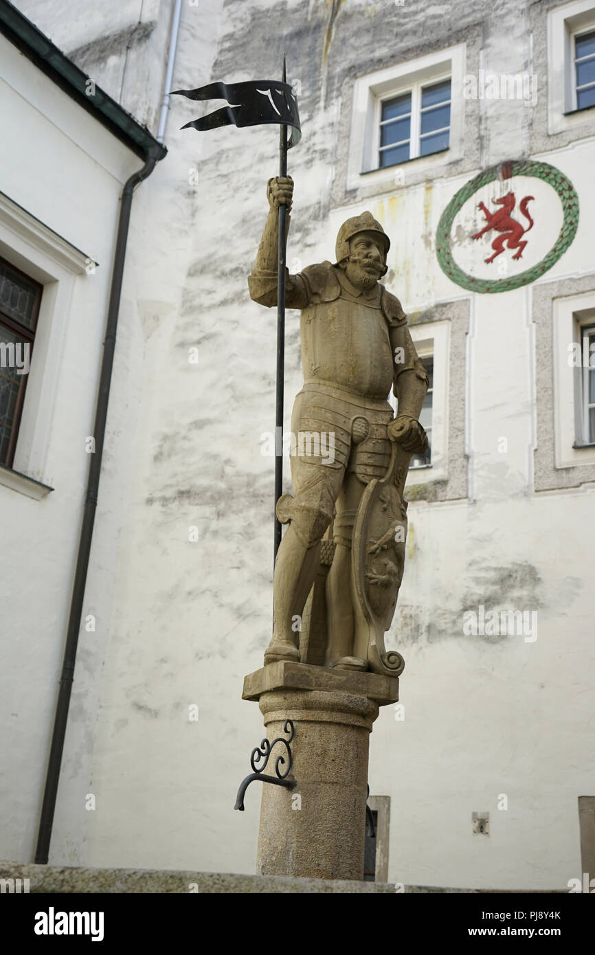 Ritterstatue, Hof des alten Rathauses, Altes Rathaus, Passau, Bayern Deutschland Foto Stock
