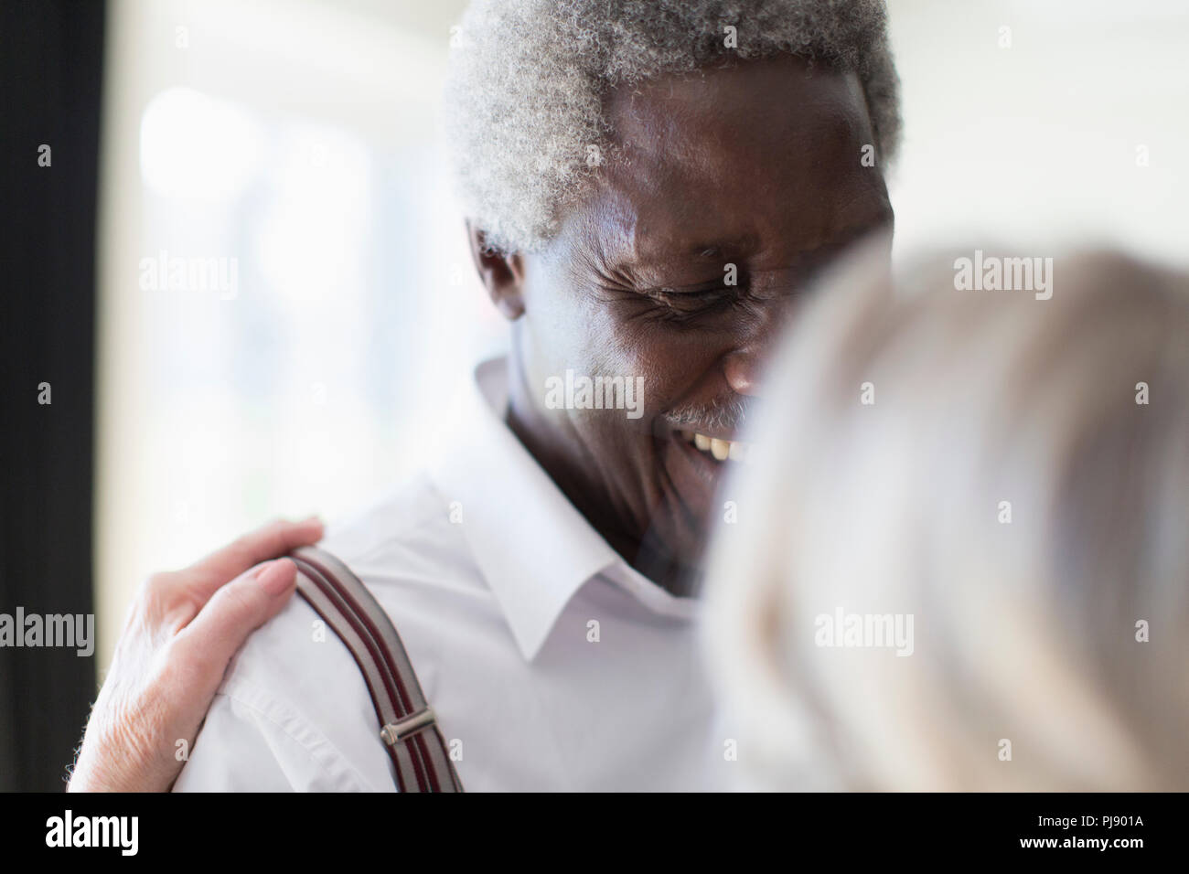 Felice, active senior coppia danzante Foto Stock