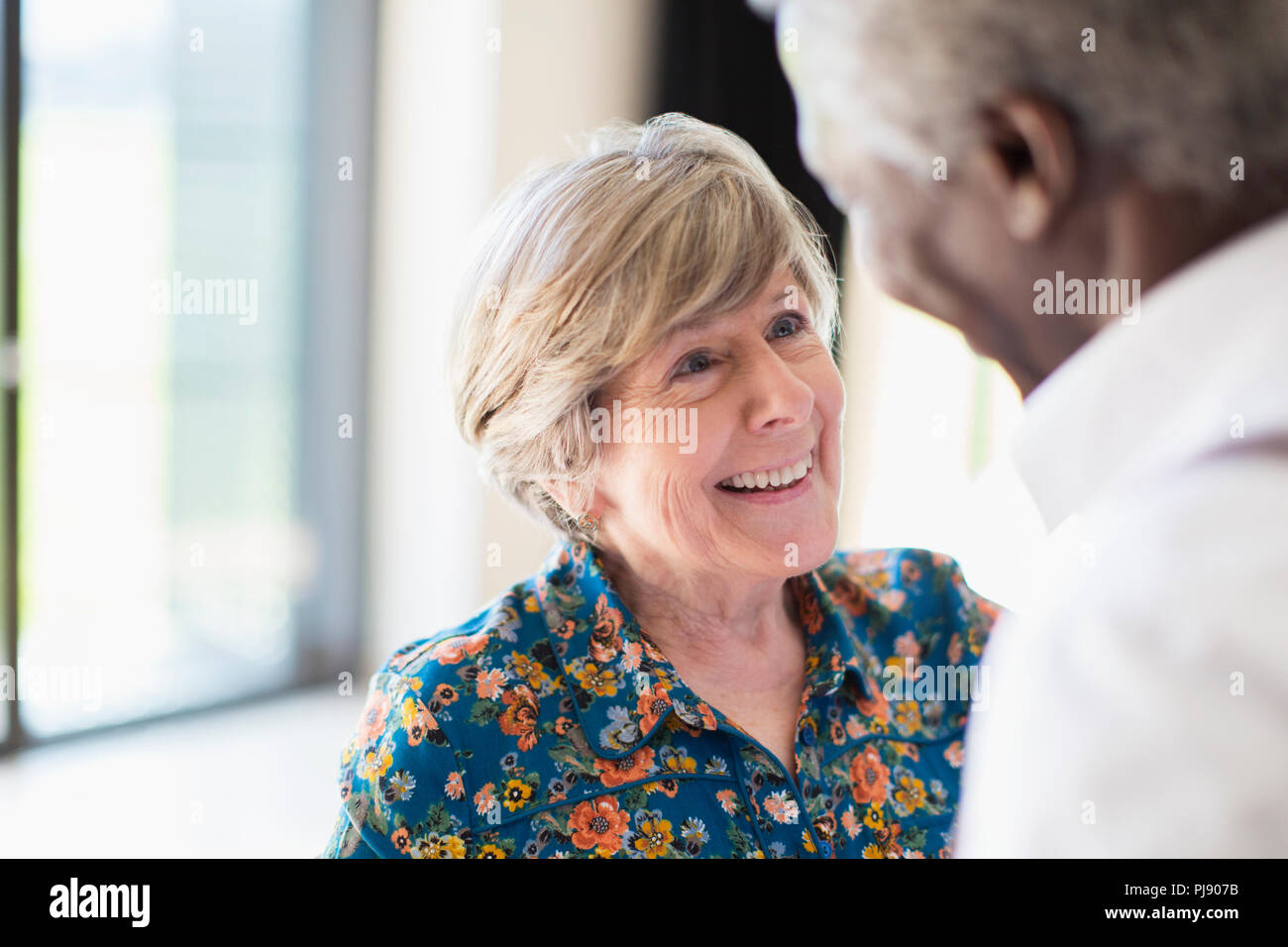Sorridente Coppia senior Foto Stock
