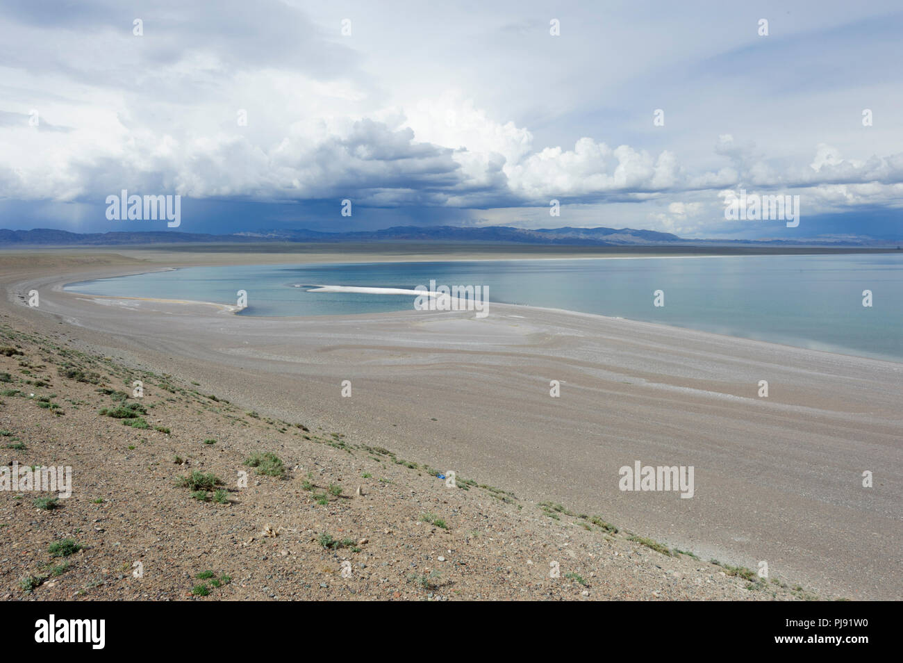 Il Khyargas Nuur, un lago di acqua salata nel quartiere Khyargas, Mongolia. Foto Stock