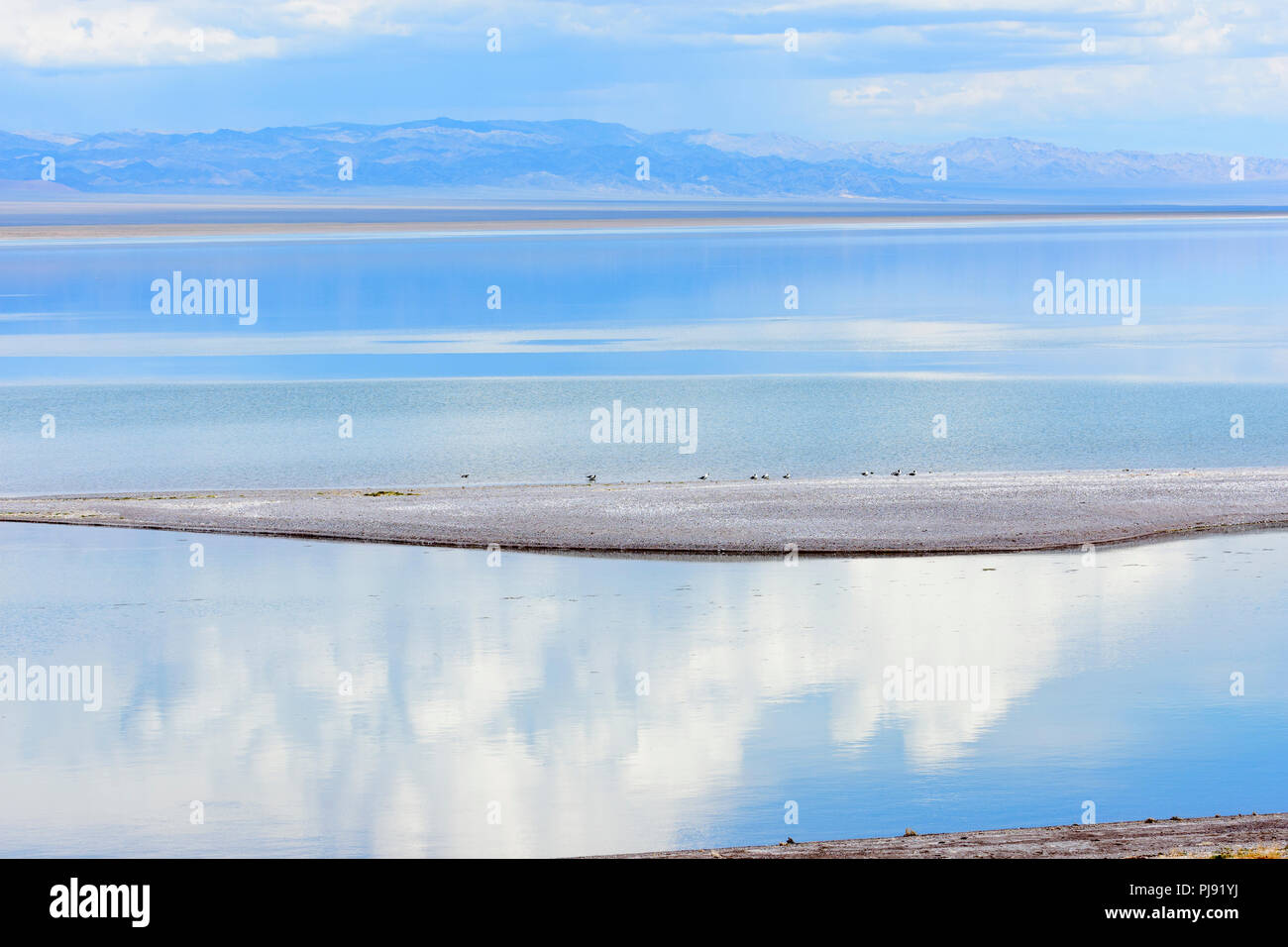 Il Khyargas Nuur, un lago di acqua salata nel quartiere Khyargas, Mongolia. Foto Stock