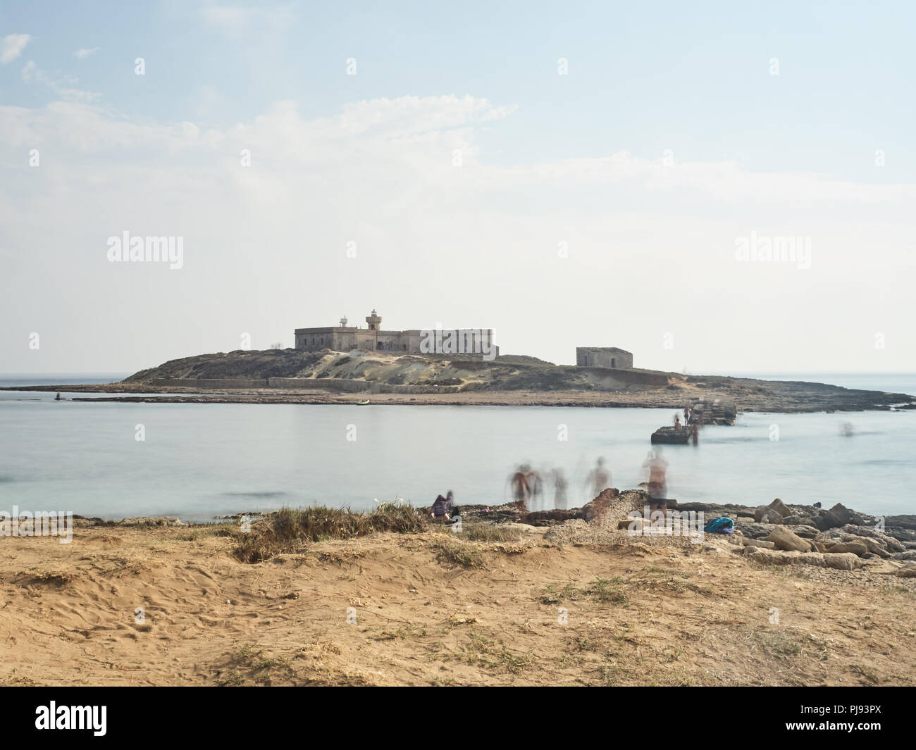 Ore diurne lunga esposizione effettuata con filtri ND al tramonto di isola delle Correnti Foto Stock