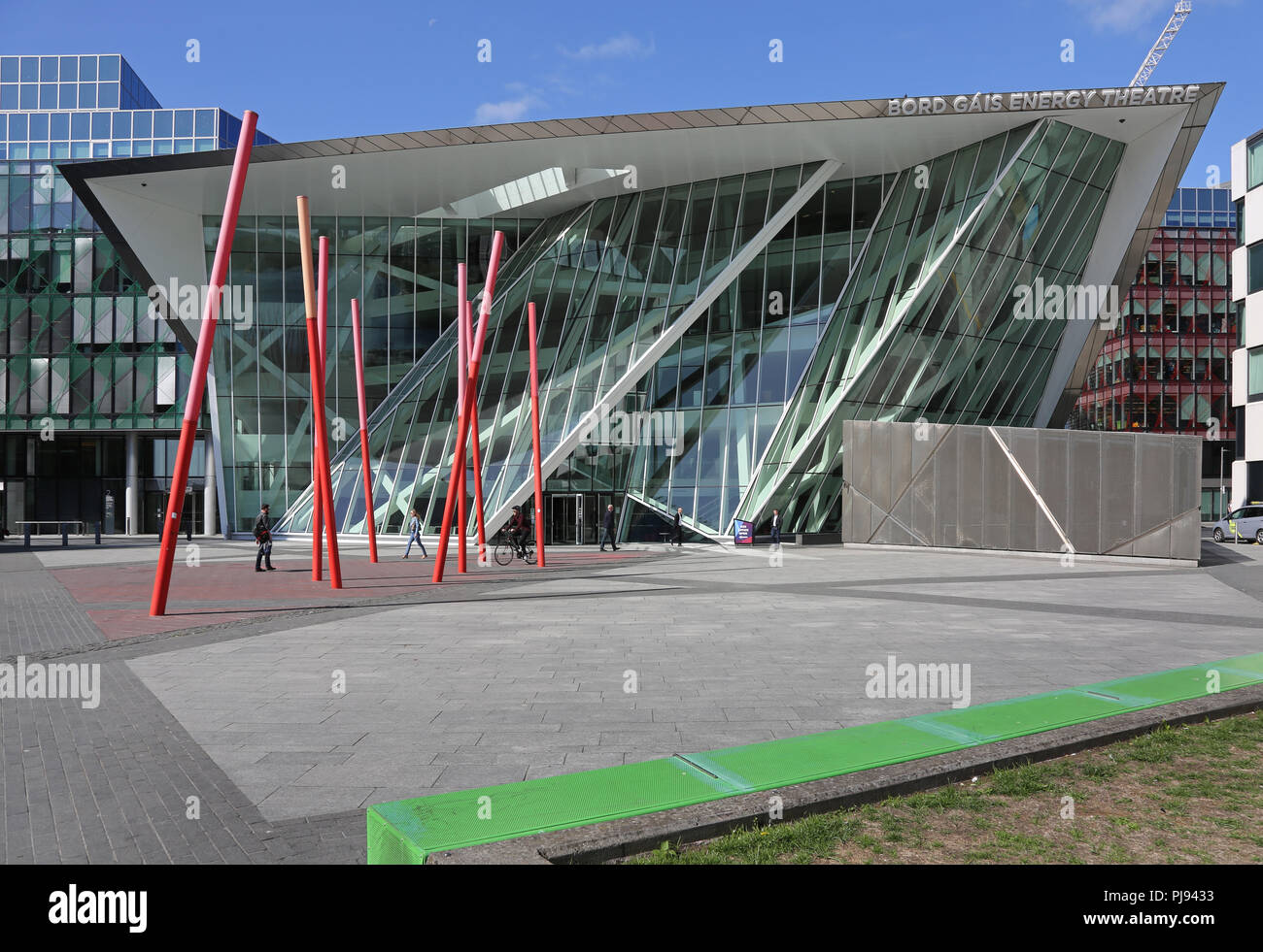 Vista in elevazione frontale del Bord Gais Energy Theatre, Dublino, progettato dall'architetto Daniel Libeskind. Foto Stock