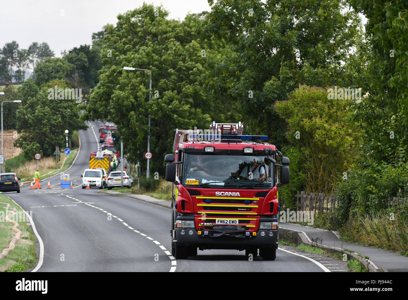 Motore fire lasciando la scena di un incendio di grandi dimensioni Foto Stock