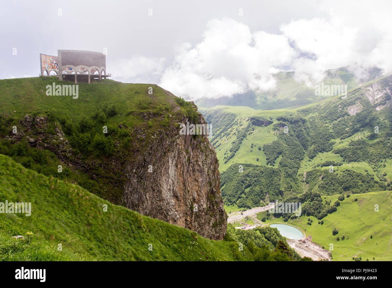 La Russia e la Georgia monumento di amicizia Foto Stock