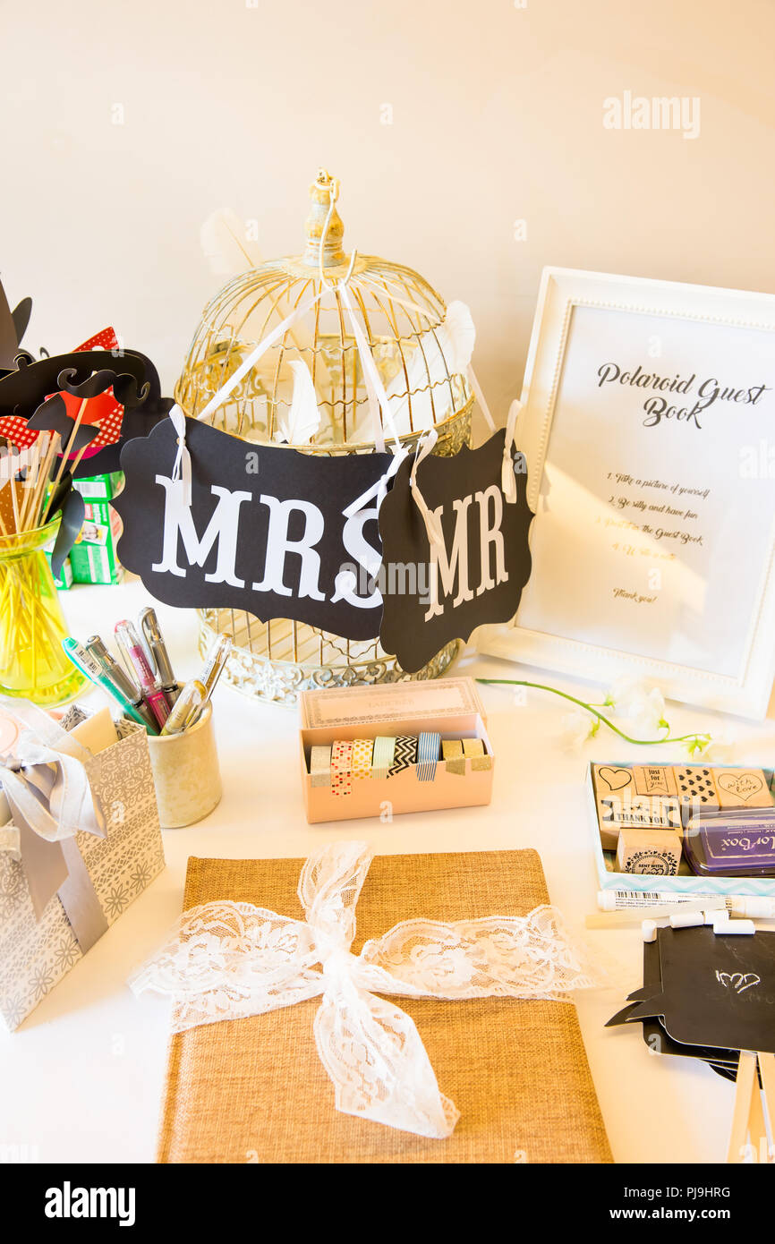 Mr & Mrs segni e Photo Booth accessori Foto Stock