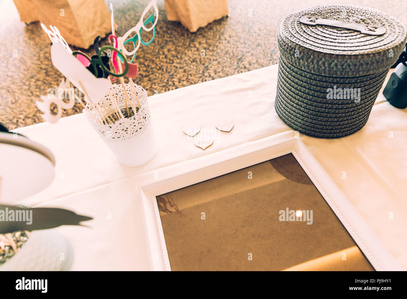 Wedding Photo Booth e accessori Photo Frame su tavola Foto Stock
