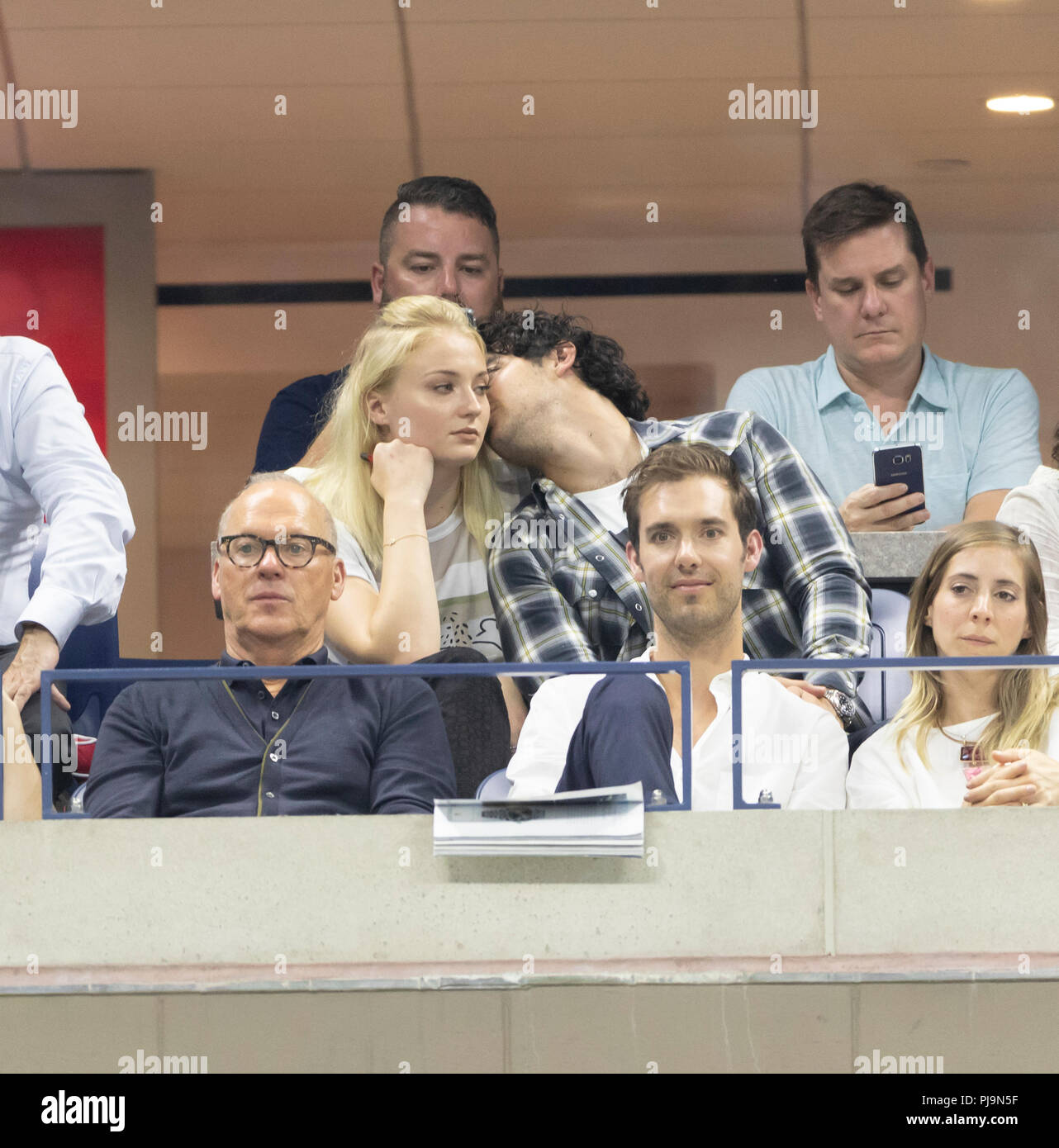 New York, NY - Set 4, 2018: Sophie Turner, Joe Jonas frequentare US Open 2018 quarterfinal match tra Rafael Nadal di Spagna & Dominic Thiem dell'Austria a USTA Tennis Center Foto Stock