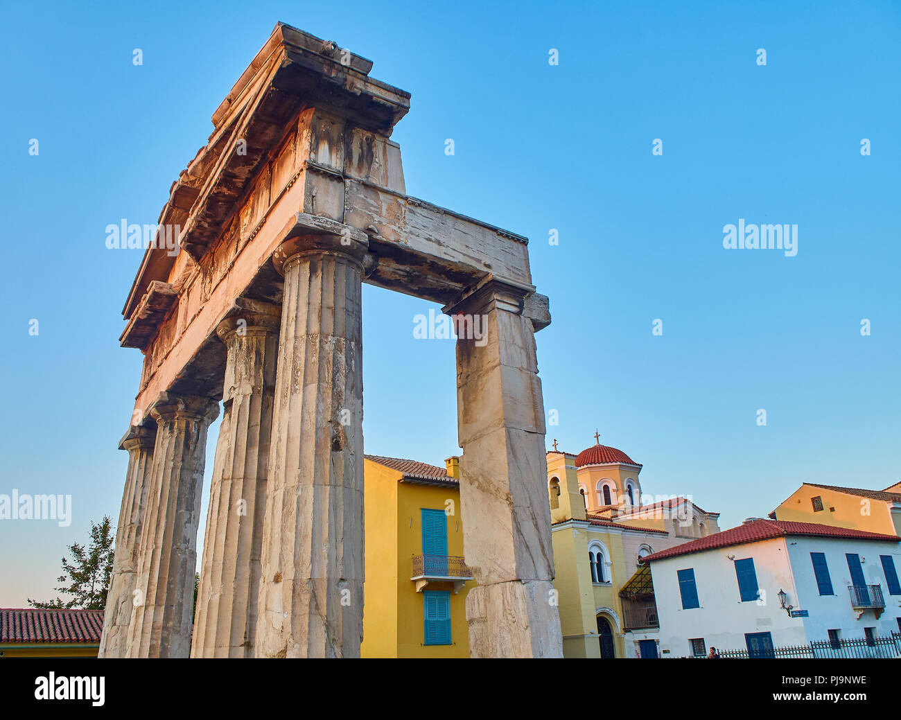 Resta di porta di Atena Archegetis in Roman Agorà di Atene. Regione Attica, Grecia. Foto Stock