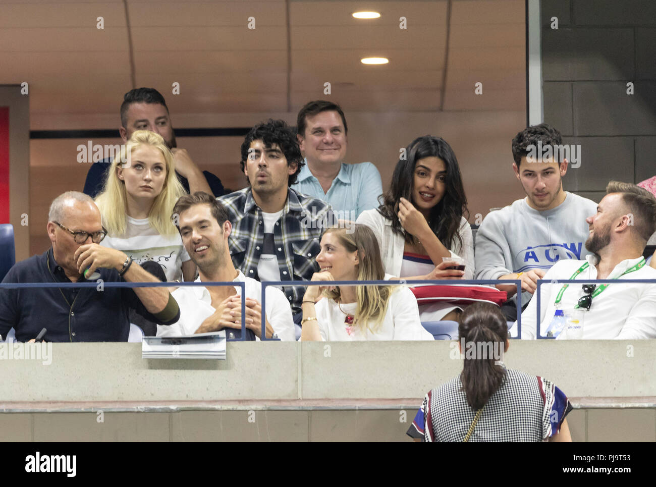 New York, Stati Uniti. 04 Sep, 2018. Sophie Turner, Joe Jonas, Pavel Chopra, Nick Jonas frequentare US Open 2018 quarterfinal match tra Rafael Nadal di Spagna & Dominic Thiem dell'Austria a USTA Billie Jean King National Tennis Center Credito: Lev Radin/Pacific Press/Alamy Live News Foto Stock