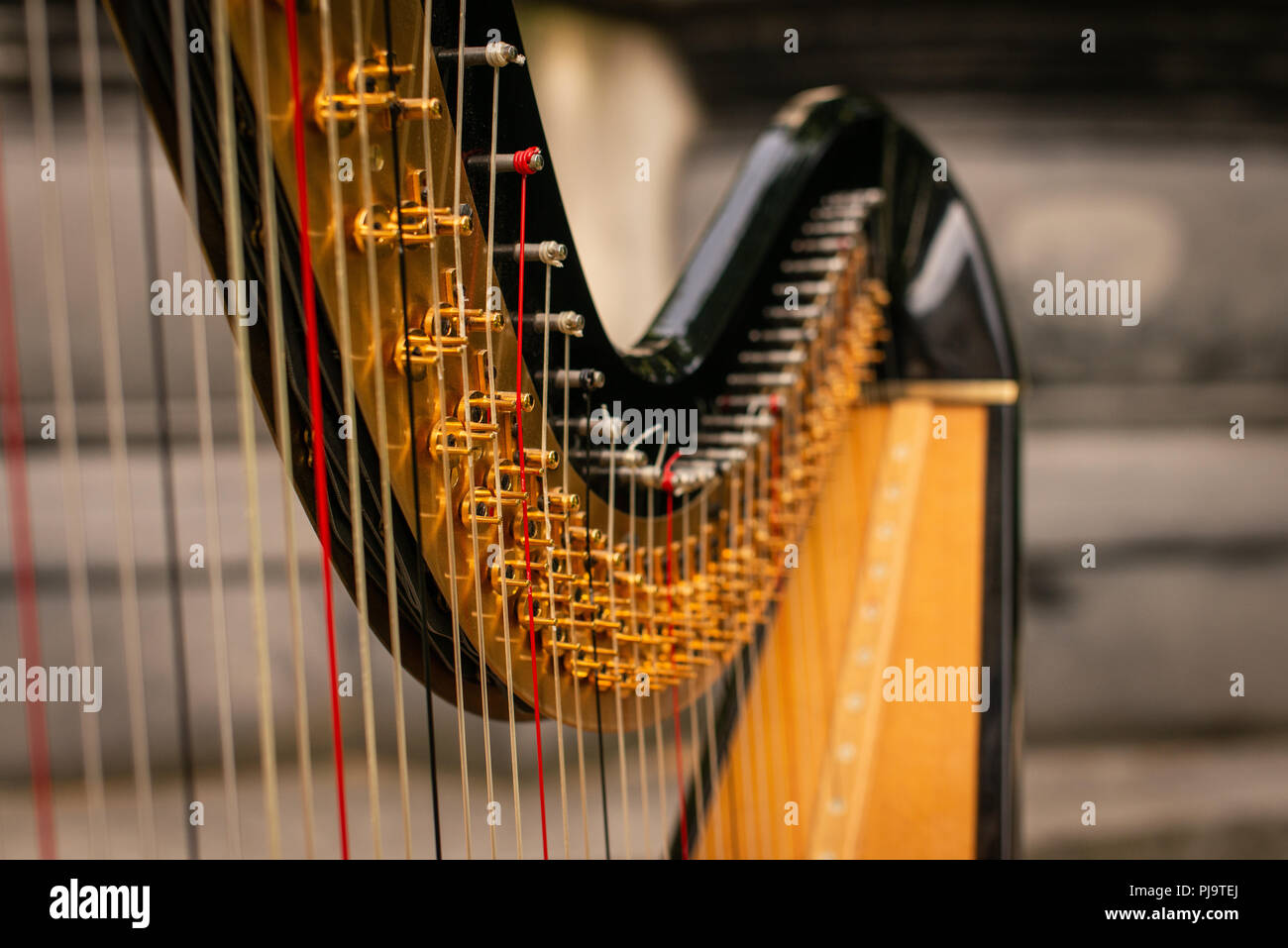 Immagine ravvicinata di un arpa concerto all'aperto nel centro di Londra Foto Stock