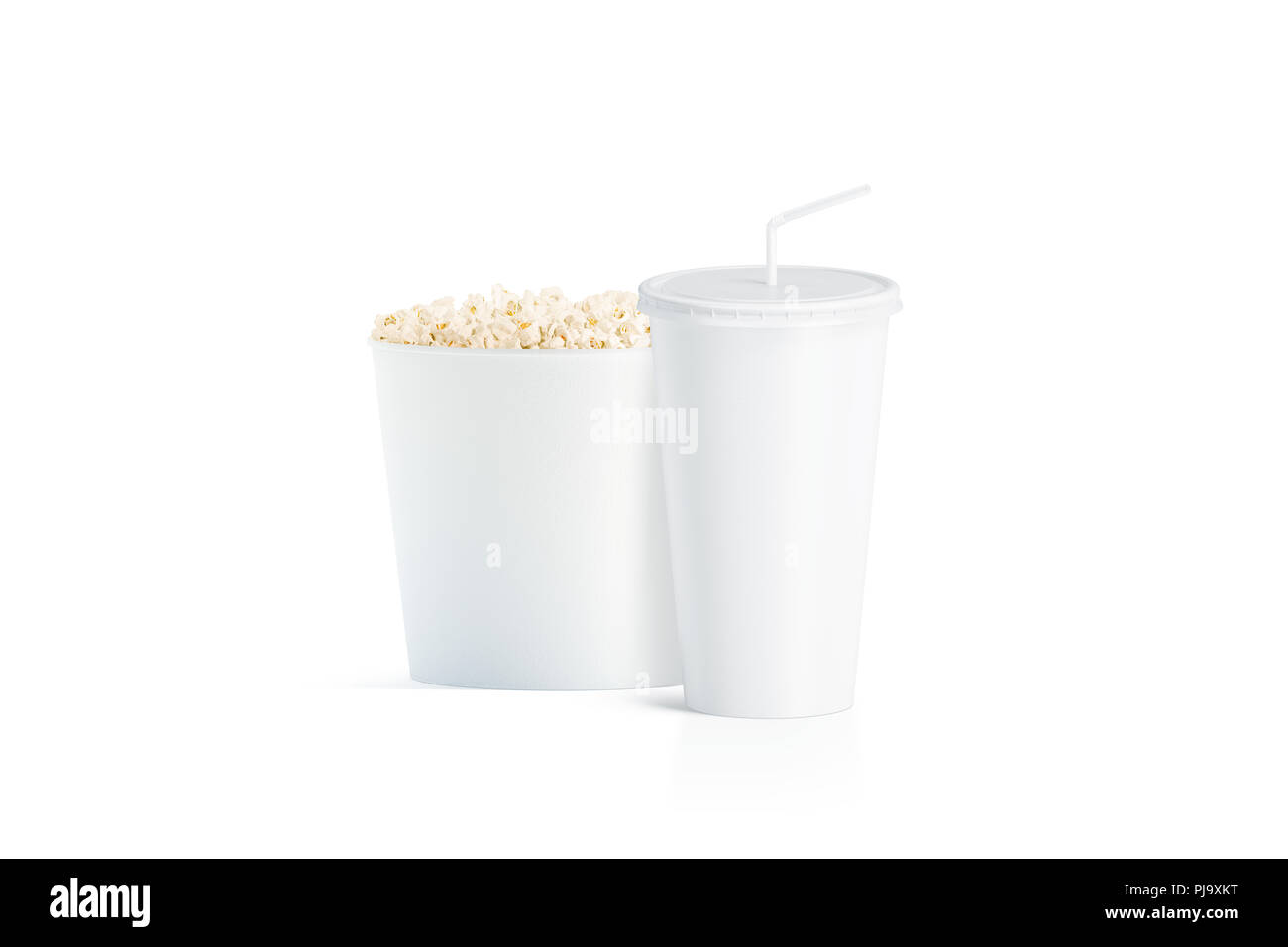Vuoto bianco benna popcorn con tazza con paglia mockup, isolato, rendering 3d. Svuotare un fast food pack e soda carta di bere la tazza con il coperchio e il tubo mock Foto Stock