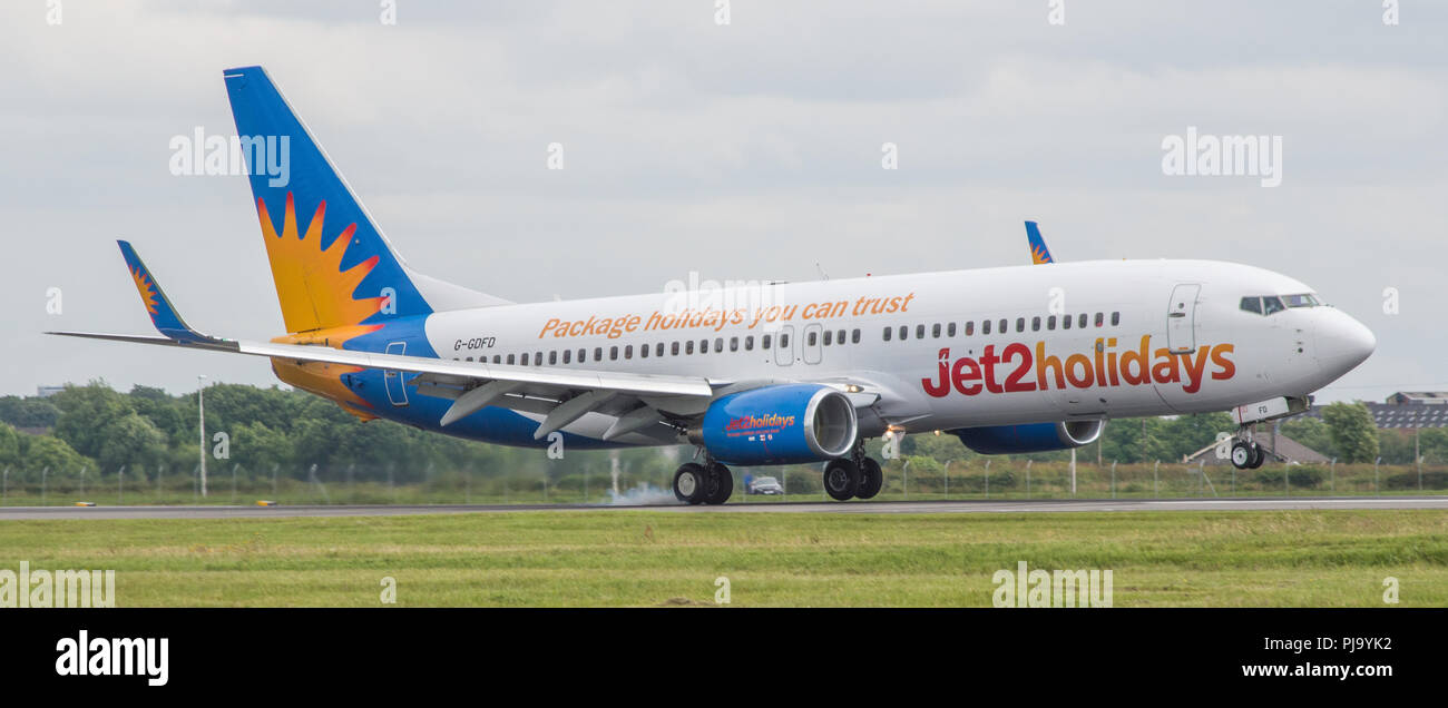 Jet2 Airlines partono dall'Aeroporto Internazionale di Glasgow, Renfrewshire, Scozia - 30 giugno 2016 Foto Stock