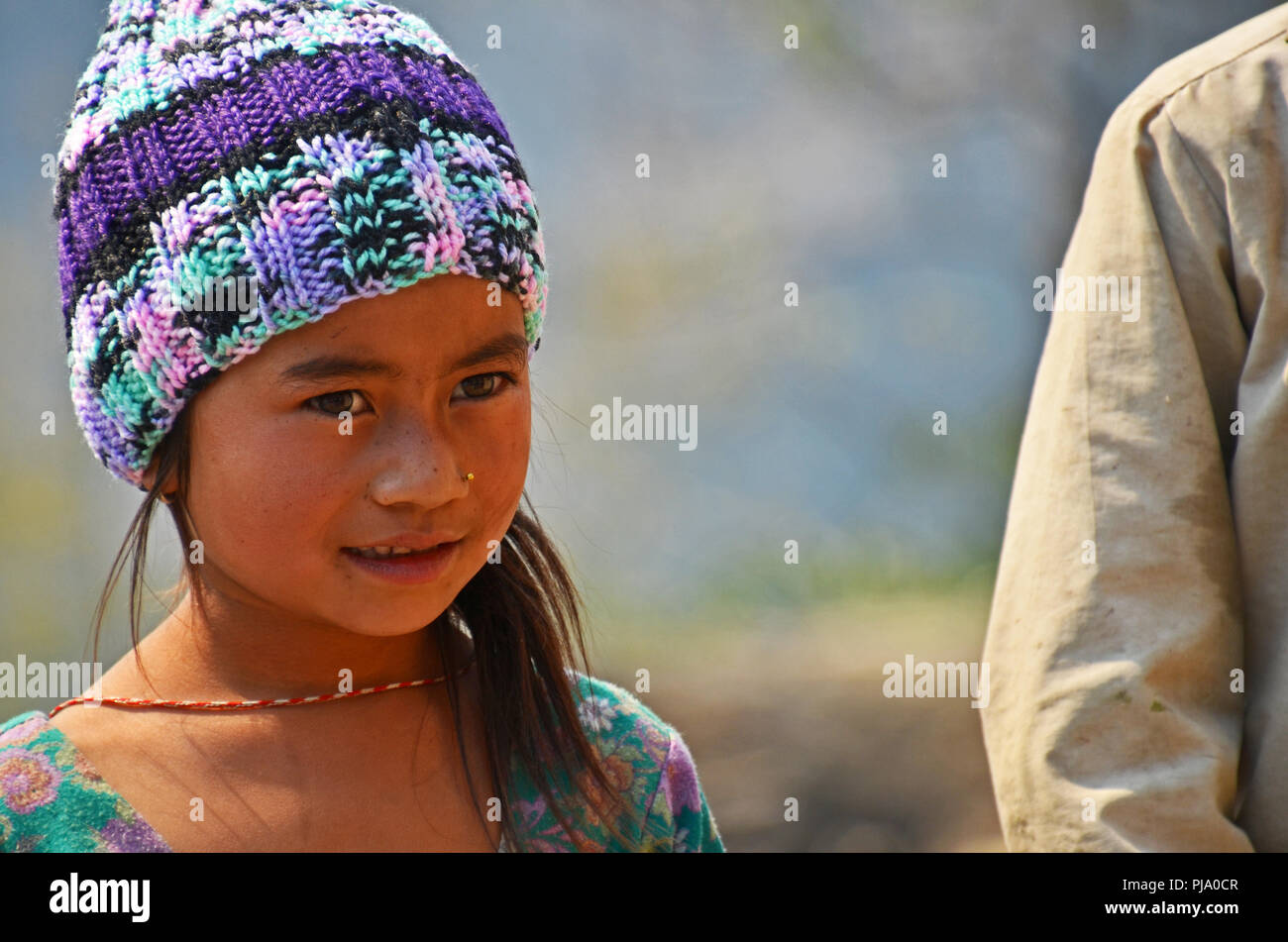 Un Dalit (intoccabili) ragazza nel villaggio di Tamakhani, Solukhumbu, Nepal Foto Stock