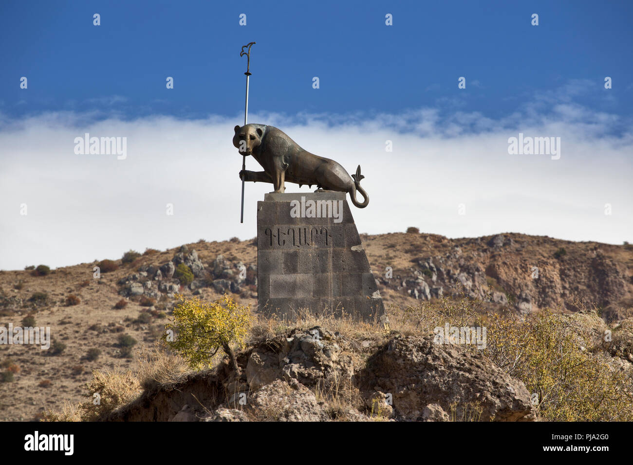 Leonessa scultura di Rafael Israelyan, Geghard, provincia di Kotayk, Armenia Foto Stock