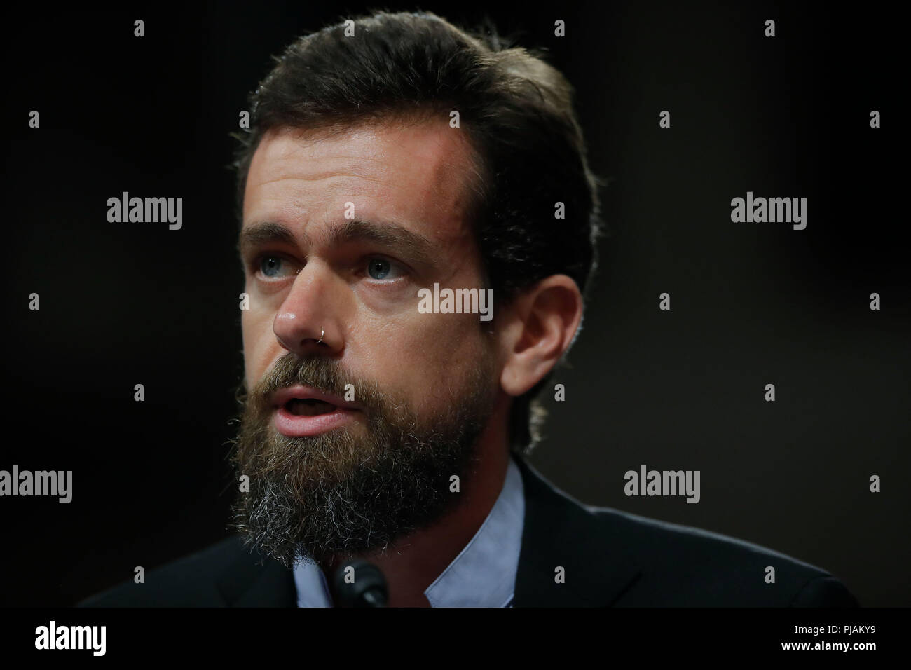 Washington, DC, Stati Uniti d'America. 5 Sep, 2018. Il CEO di Twitter Jack Dorsey testimonia davanti al Senato Comitato di intelligence sul Campidoglio di Washington, DC, gli Stati Uniti il 7 settembre 5, 2018. Credito: Ting Shen/Xinhua/Alamy Live News Foto Stock