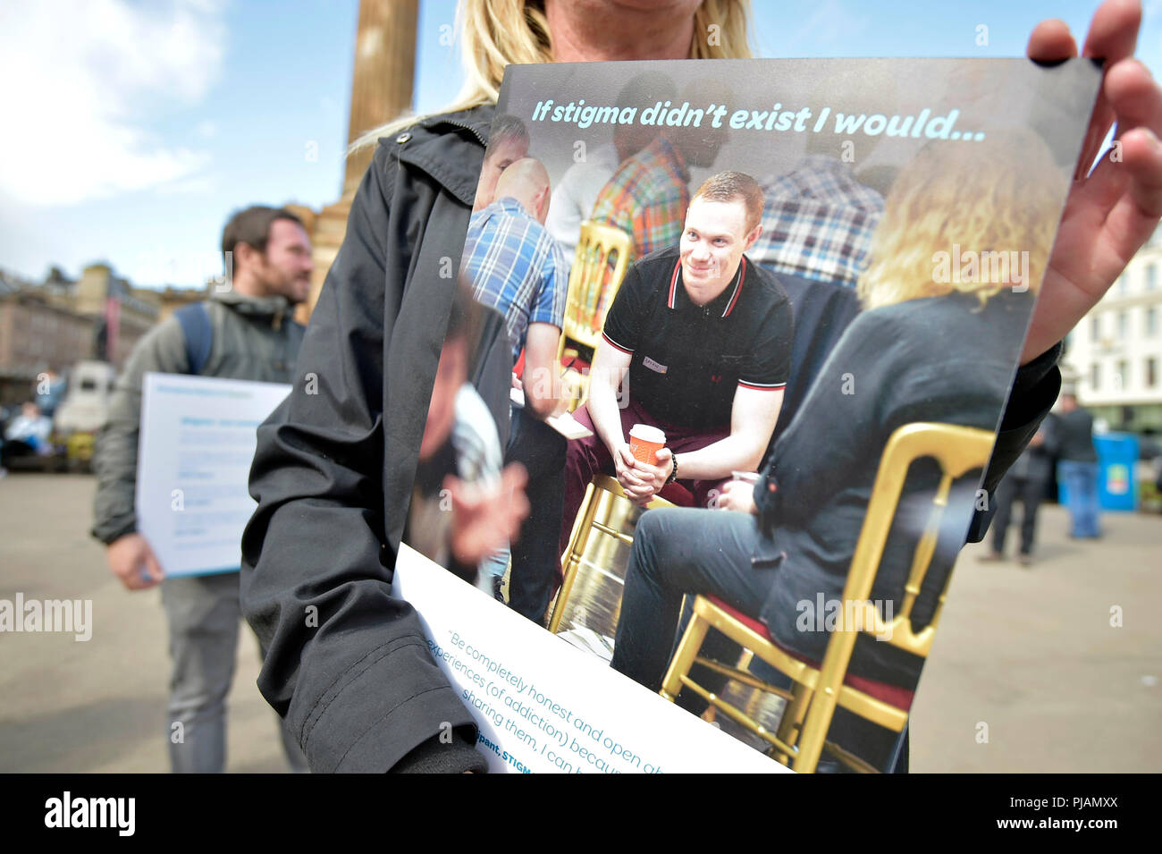 Cerimonia di commemorazione di Glasgow, 2,849 non ti scordar di me fiori in legno saranno piantate. Ogni fiore rappresenta una persona che è morto da un alcol-correlati e i decessi correlati al consumo di stupefacenti e del suicidio nel 2017. Foto Stock