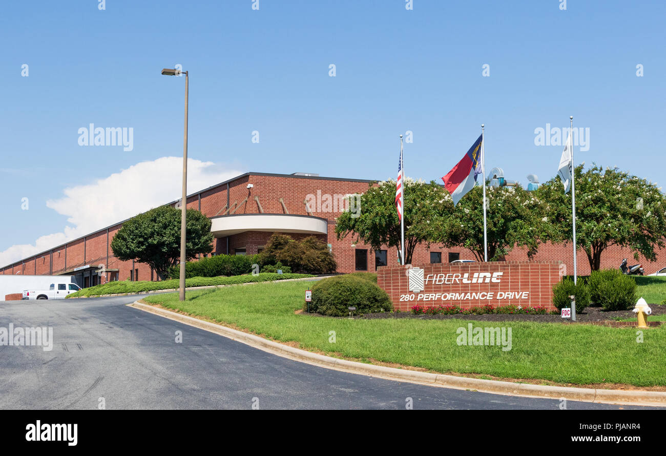 HICKORY, NC, Stati Uniti d'America-9/2/18: Fiberline Mfg., produttore di fibre sintetiche. Foto Stock