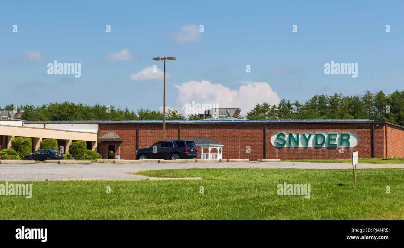 HICKORY, NC, Stati Uniti d'America-9/2/18: Snyder è un produttore imballaggi industriali, prodotti per ufficio, confezionamento automatizzato di attrezzature e forniture per portinerie. Foto Stock