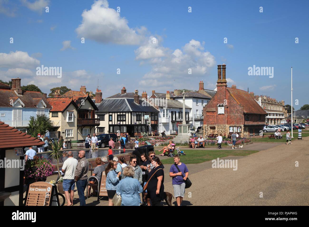 Aldeburgh la città e la spiaggia Suffolk REGNO UNITO 2018 Foto Stock