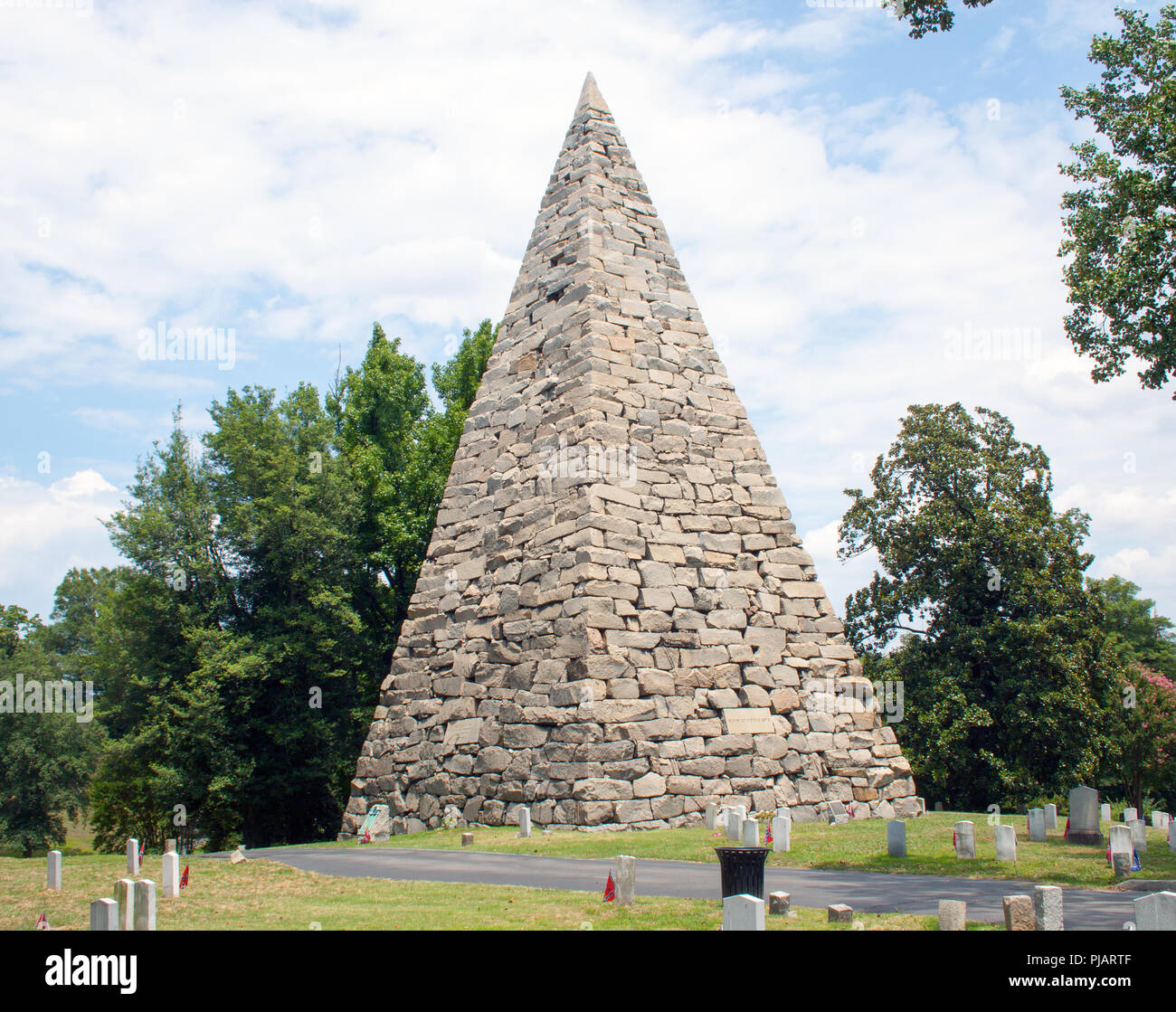 90 piedi di altezza confederato tomba piramidale in Richmond Virginia Foto Stock