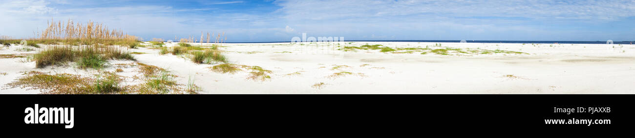Vaste distese di spiaggia di sabbia che si trova al punto di fagioli, la punta più settentrionale di Anna Maria Island, FL Foto Stock