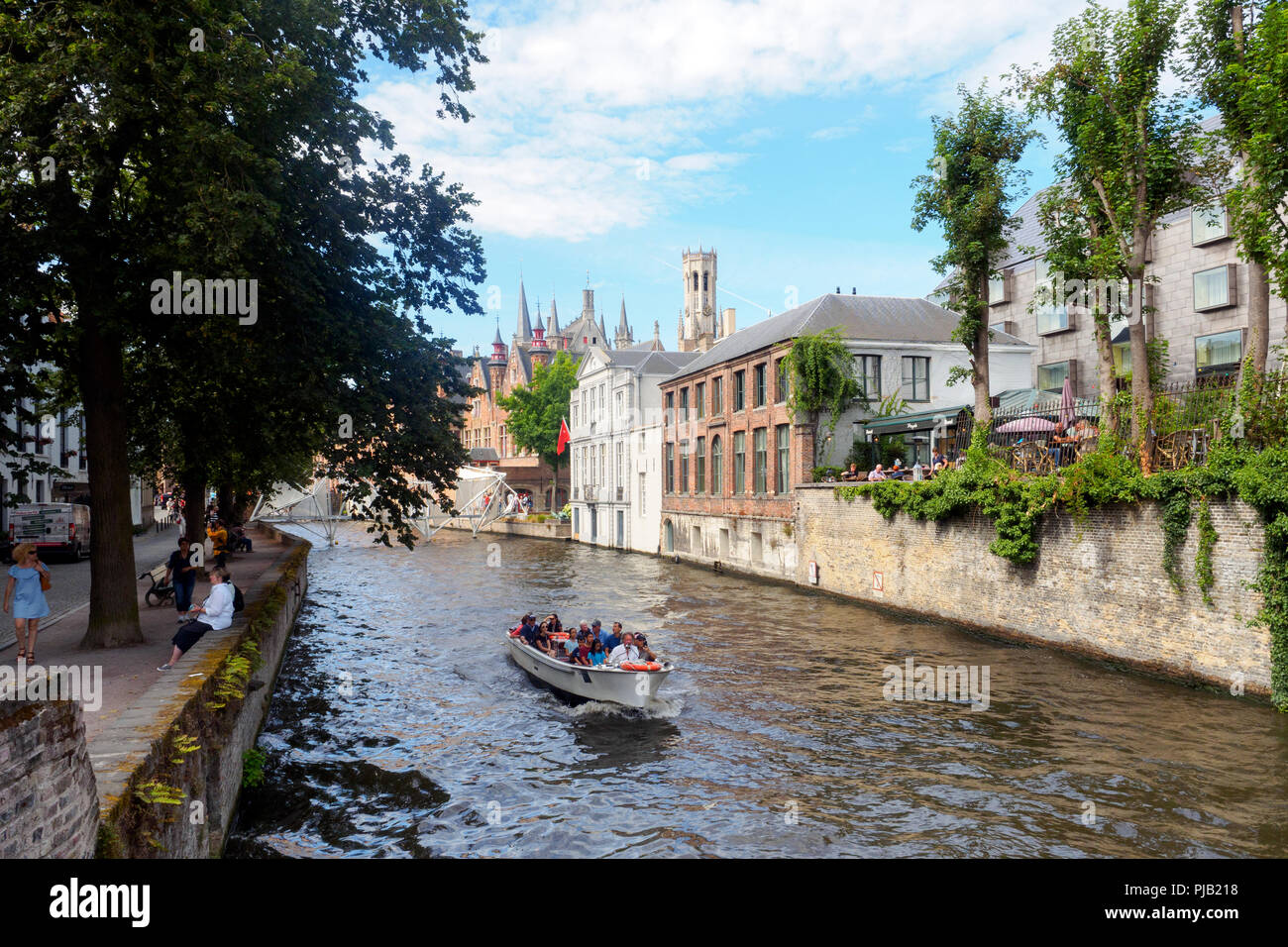 Canal lungo Gronerei Street - Bruges, Belgio Foto Stock
