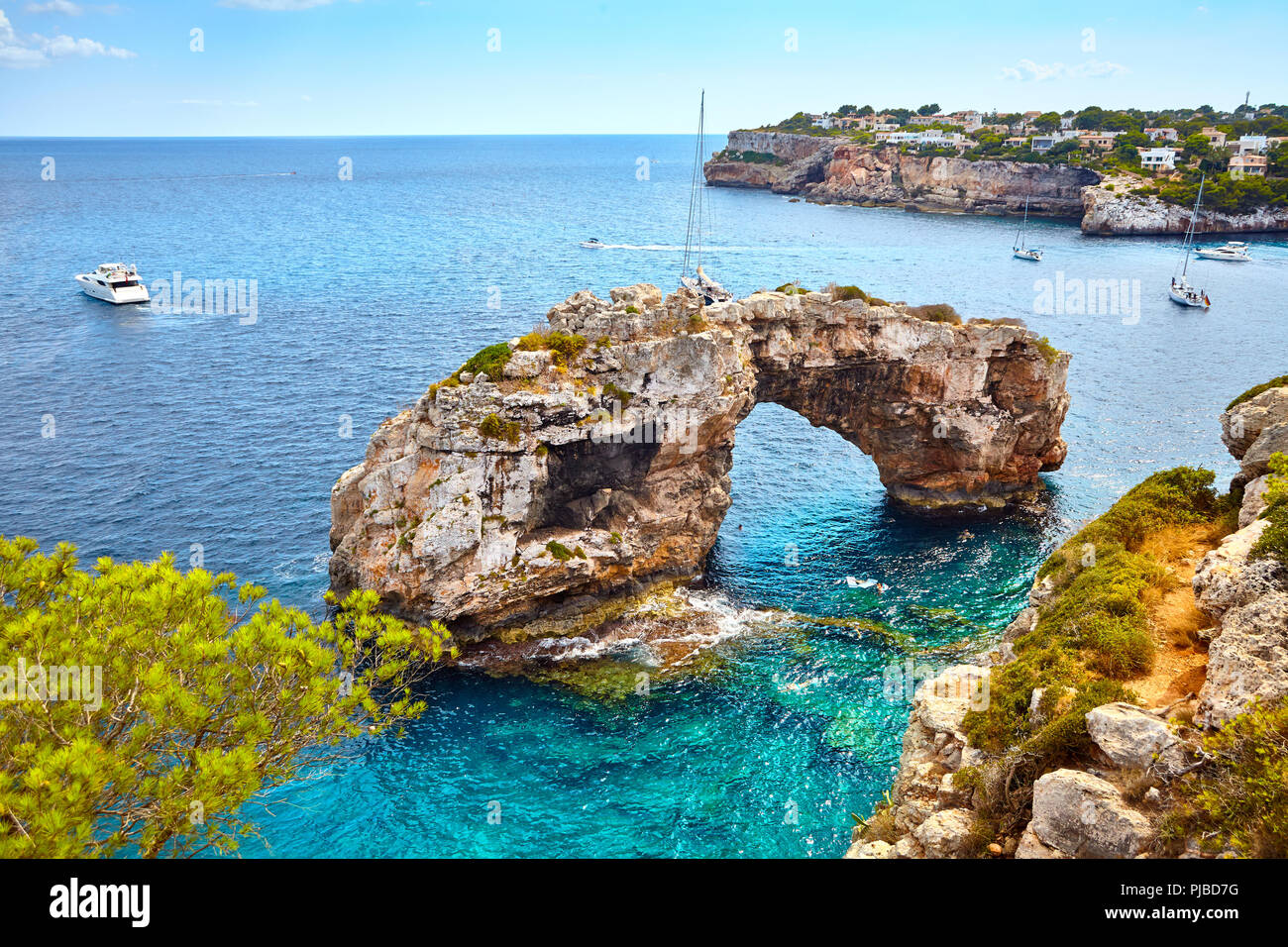 Es Pontas, un arco naturale nella parte sud est di Maiorca, Spagna. Foto Stock