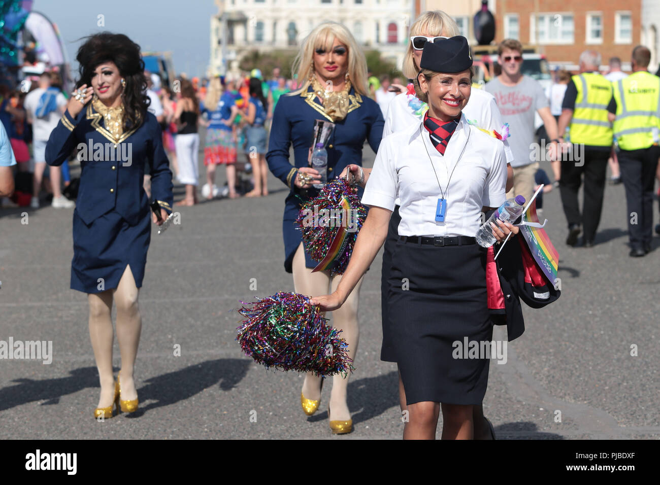 Brighton Pride Parade 2018 nel sole di fronte a migliaia di rivestimento per le strade, nella foto a sinistra Darren Sewell Foto Stock